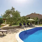 Cozy In Barbat With Swimming Pool Lejlighed *