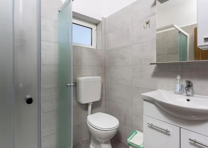 Apartment Lovely In Barbat With Wifi