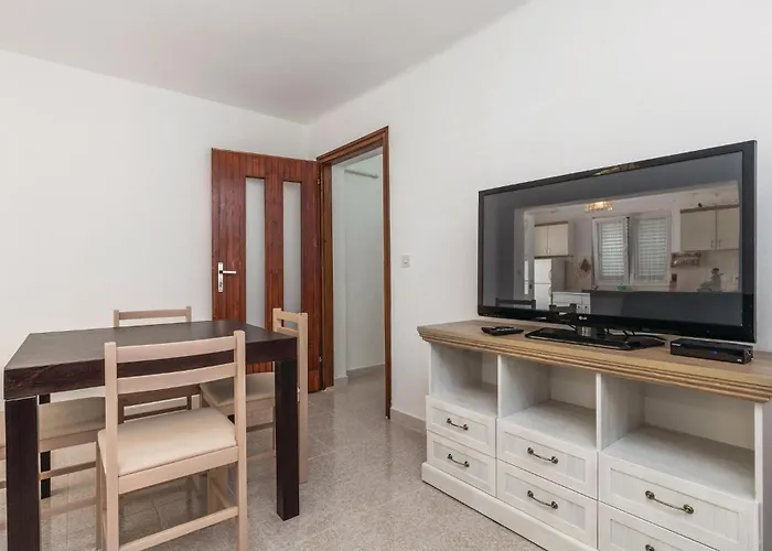 Lovely In Barbat With Wifi Apartment *