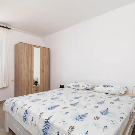 Stunning Apartment In Barbat With Swimming Pool Apartment Barbat na Rabu